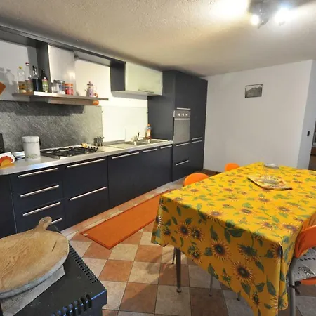 La Casa Dei Tre Gufetti אינטרוד